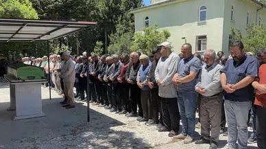 Niğde'de gölette boğulan Gökçe Kulaksız son yolculuğuna uğurlandı