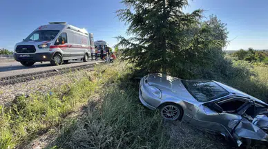 Otomobil, park halindeki araca çarptı : 1 ölü, 2 yaralı