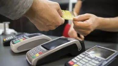 Markette kartı çekmeyince hesabında 1 trilyon lirayı gördü