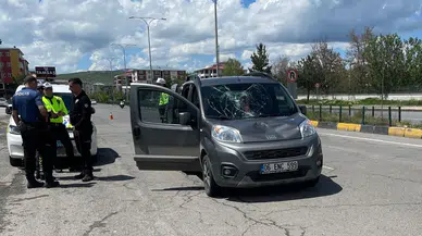 Kars'ta otomobilin çarptığı 80 yaşındaki adam ağır yaralandı