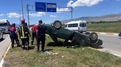 Erzincan'da takla atan otomobildeki 2 kişi yaralandı