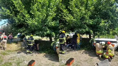 Hatay’da feci kaza : Direksiyon hakimiyetini kaybeden araç ters döndü