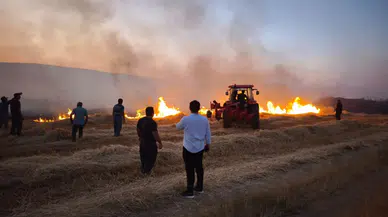 Kırıkkale'de 60 dönümlük arazideki saman balyaları alevlere teslim oldu