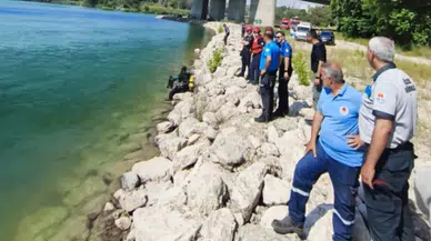 Serinlemek için Seyhan Nehri'ne giren 17 yaşındaki genç boğuldu
