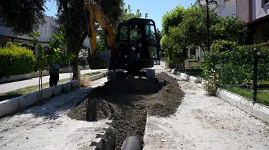 Kuşadası Belediyesi'nden yağmur suyu hattı çalışması