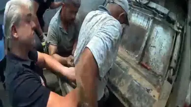 Mersin'de çöp kamyonuna sıkışan işçi ağır yaralandı