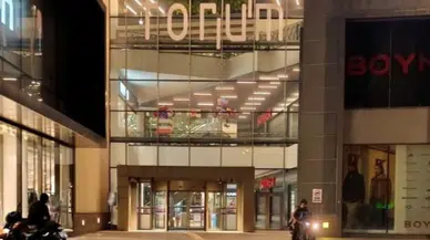 Forum Kayseri önünde bıçaklı kavga : 1 yaralı