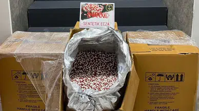 İzmir'de uyuşturucu operasyonunda 300 bin hap ele geçirildi