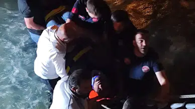 Van'da direksiyon hakimiyeti kaybolan kamyonet dereye düştü : 1 yaralı