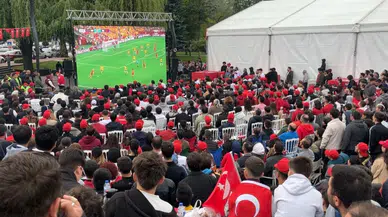 Bolu'da Dünya Kupası heyecanı : Anıtpark'ta dev ekranda izlediler