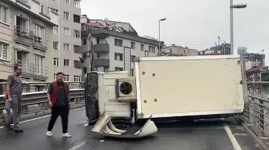 Bomonti-Dolmabahçe Tüneli çıkışında kamyonet devrildi : Trafik bir süre kapandı