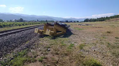 Gaziantep'te kontrolden çıkan vagonlar raydan çıkarak devrildi