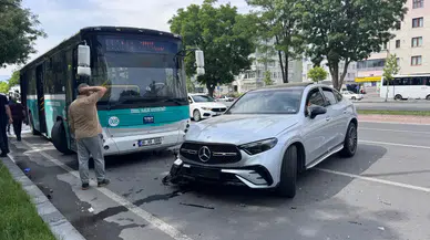 Kayseri'de otomobil ile özel halk otobüsü çarpıştı