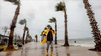 Bir yanda güneş, diğer yanda sağanak ve rüzgar alarmı