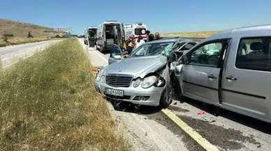 Afyonkarahisar’da feci kaza : Gurbetçi sürücü hayatını kaybetti, 6 kişi yaralandı