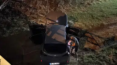 Bursa'da navigasyon yanlış gösterdi, otomobil dereye uçtu