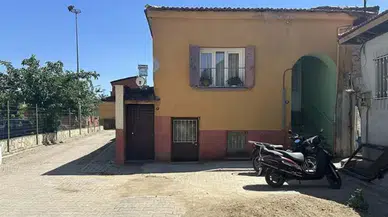 İzmir'de evin kapısına asılan poşette yeni doğmuş bebek bulundu