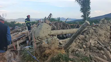 Burdur'da kerpiç ev çöktü : 2 kişi yaralandı