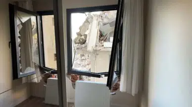 Avcılar'da yıkılan binanın kolonu yan binanın duvarını deldi