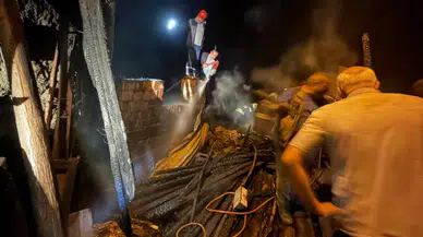 Konya Beyşehir'de depo yangını : Ekipler alevleri büyümeden kontrol altına aldı