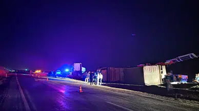 Siirt’te tır devrildi : 3 kişi yaralandı