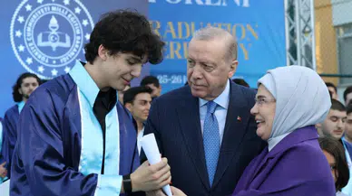 Cumhurbaşkanı Erdoğan, torunu Ömer Tayyip Erdoğan'ın diplomasını verdi