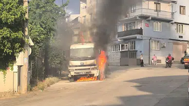 Bursa'da park halindeki kamyon alevlere teslim oldu