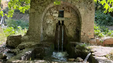 Diyarbakır'da yüzyıllık tarihi çeşme bakımsızlıktan harabeye döndü