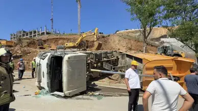 Beykoz'da hafriyat kamyonu devrildi : Sıkışan sürücüyü itfaiye kurtardı