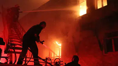 Kayseri'de 4 katlı binada yangın çıktı : 4 kişi dumandan etkilendi
