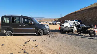 Kırıkkale'de 3 araçlı zincirleme trafik kazası