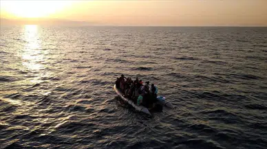 Bodrum açıklarında 32 göçmen kurtarıldı : 1 organizatör yakalandı