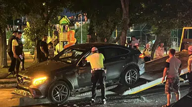 Bakırköy'de kontrolden çıkan otomobil yan yattı : 2 yaralı