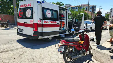 Bafra'da otomobile çarpmamak için fren yapan motosikletli yaralandı
