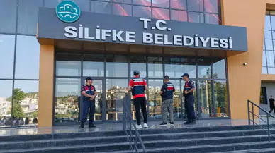 Silifke Belediyesi'ne operasyon