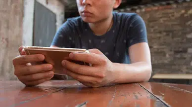 İngiltere 16 yaş altına sosyal medya yasağı getirmeye hazırlanıyor
