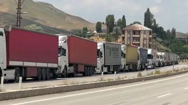 Türkiye - İran sınırında 5 kilometrelik tır kuyruğu