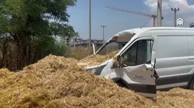 Aydın'da saman yüklü tır köprüye takıldı : Bir kişi yaralandı