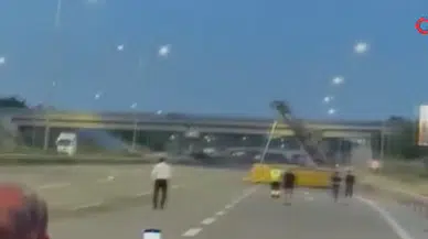 Kuzey Marmara Otoyolu'nda kamyon tabelaya çarptı