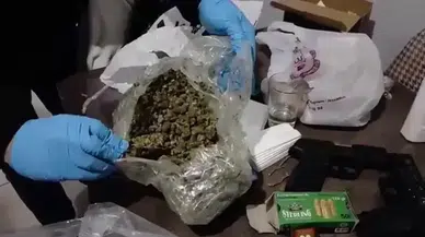 Kağıthane'de 'aile evi' görünümlü uyuşturucu zulasına baskın : Anne ve oğlu yakalandı