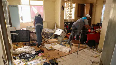 Diyarbakır'da çöp ev : Yaklaşık 3 kamyon çöp ve atık malzeme çıkarıldı