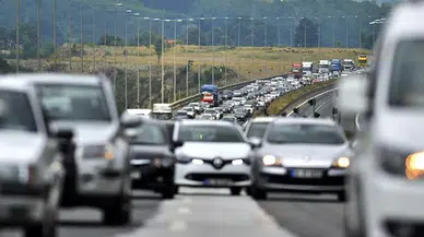 Bayram tatili sonrası İstanbul trafiği kilitlendi
