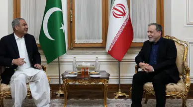 İran Dışişleri Bakanı Arakçi, Pakistan İçişleri Bakanı Naqvi ile bir araya geldi