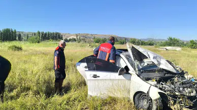 Çorum'da kaza : Otomobil şarampole devrildi