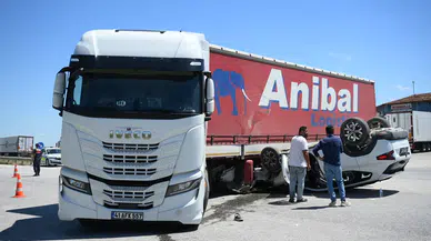 Edirne'de kaza : SUV tipi araç ile tır çarpıştı