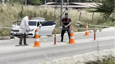 Cezaevi önünde silahlı saldırı dehşeti : Kaçarken kaza yapıp araç gasp ettiler