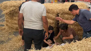 Aydın'da bir kişi, traktörden düşen saman balyalarının altında kaldı