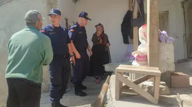 Yozgat'ta yalnız yaşayan kadına ekiplerden destek : Evi onarılıyor