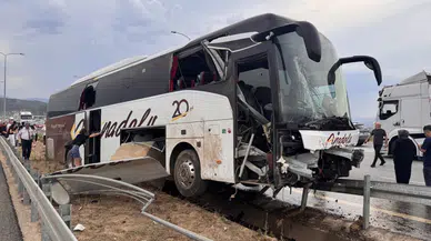Aydın'da otomobille çarpışan yolcu otobüsü refüje girdi : 9 yaralı
