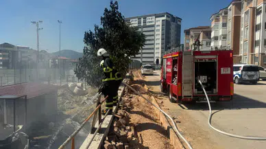 Bilecik'te yapımı süren stadyum inşaat alanında yangın çıktı